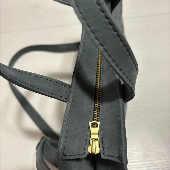 Portland leather goods Storm Medium Crossbody Tote - Picture 4 of 9